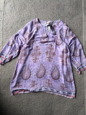Violet & Claire Lavender Paisley V-Neck Tunic Blouse